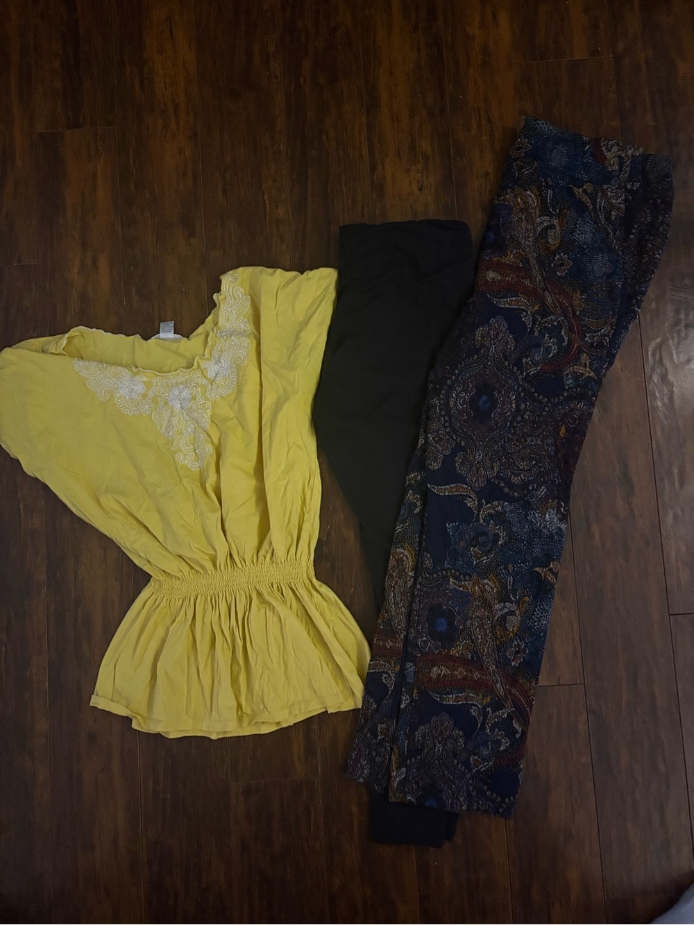 🚨Ladies lot of 3 clothing🚨